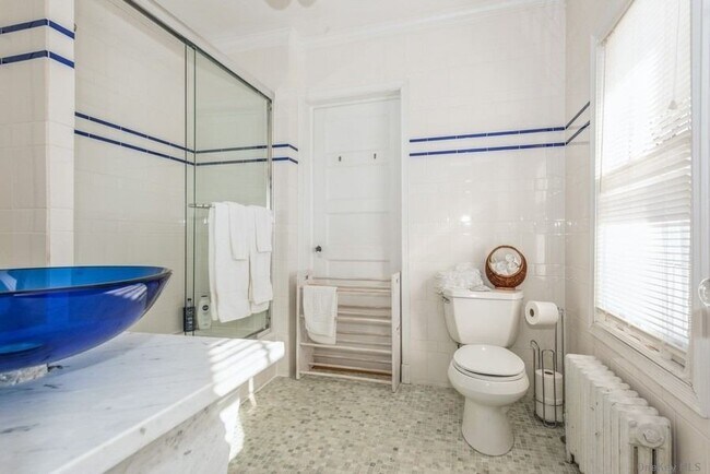 Building Photo - 161 W Beech St