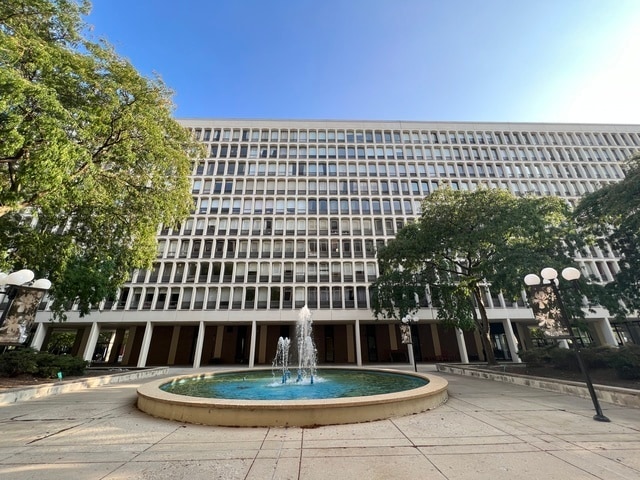 Building Photo - 1401 E 55th St