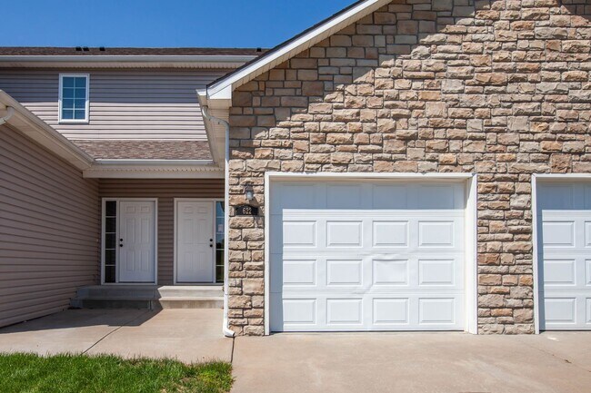 Building Photo - 3D Tour Available - Open Floor Plan + Prestigious Miller Ranch Neighborhood + Beautiful Kitchen!!...