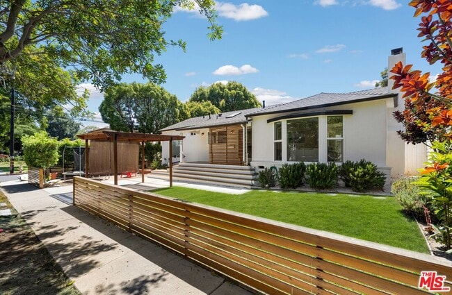 Building Photo - 2559 Colby Ave