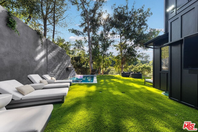 Building Photo - 3140 Coldwater Canyon Ave