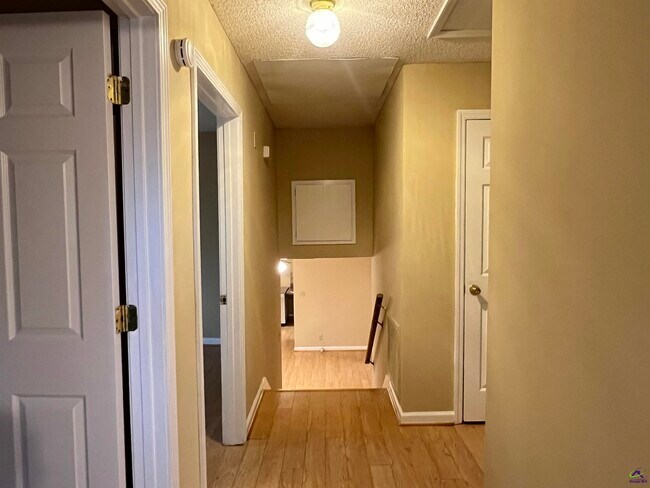 Building Photo - 212 Highland Dr