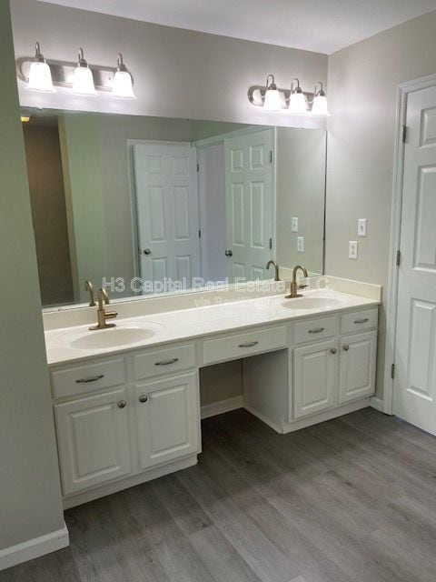 Building Photo - 2852 Fairway Dr