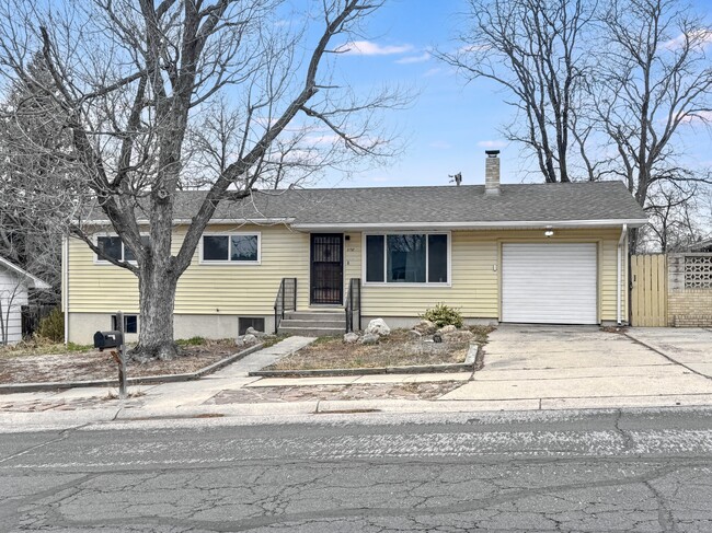 Primary Photo - 3712 Windsor Ave