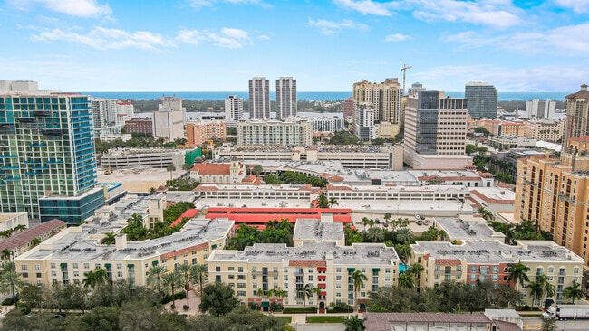 Building Photo - 630 S Sapodilla Ave