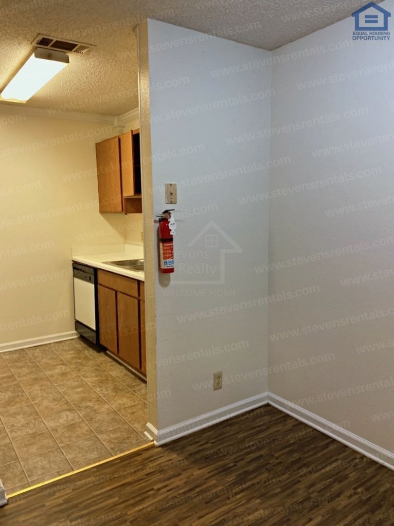 Building Photo - 430 Oriole Dr