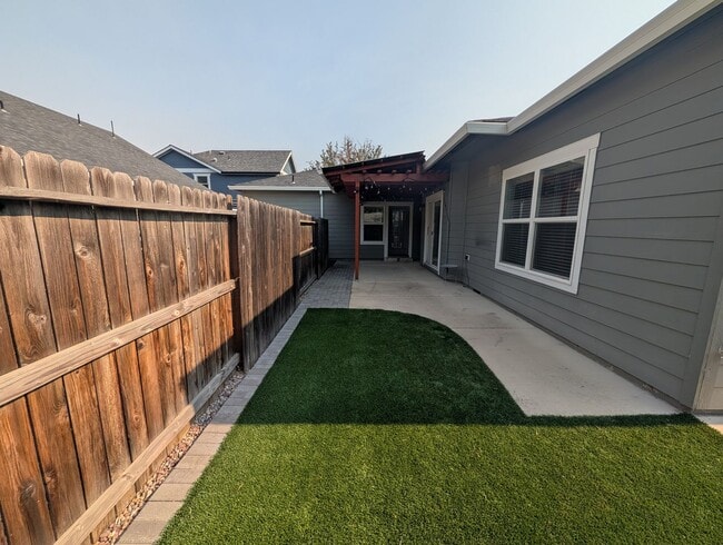 Building Photo - 1500 Darlene Dr