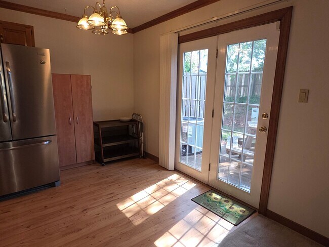 Building Photo - 3br 2.5ba End Unit Townhouse in Timber Ridge Subdivision