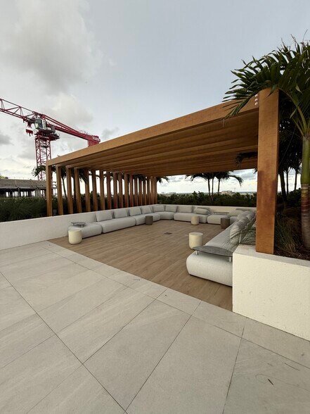 Building Photo - 226 Jamaica Dr