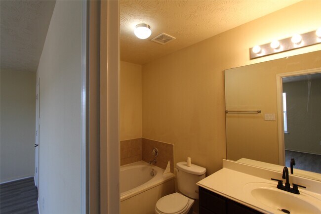 Building Photo - 5707 Saluda Creek Ln