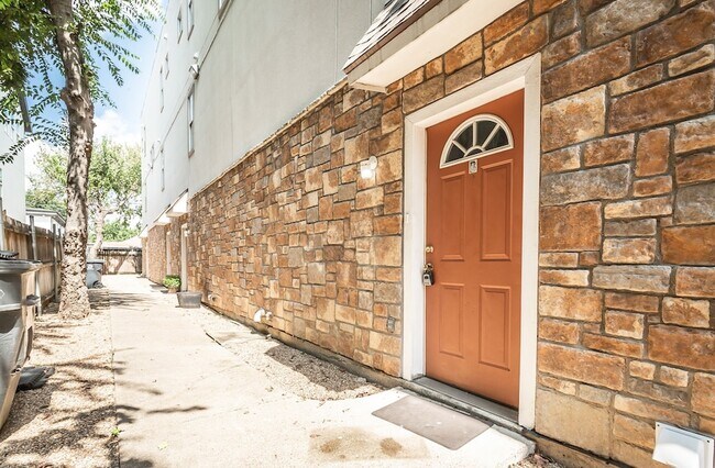 Building Photo - 4713 Virginia Ave