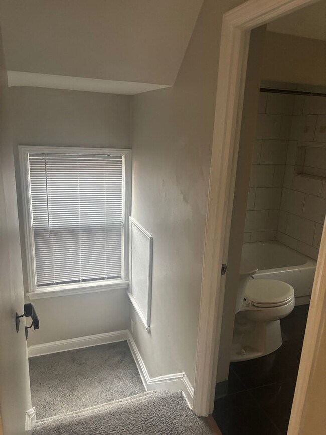 Building Photo - Move-In Ready 3BR Home w/ Fireplace, Garage & Basement – Cleveland