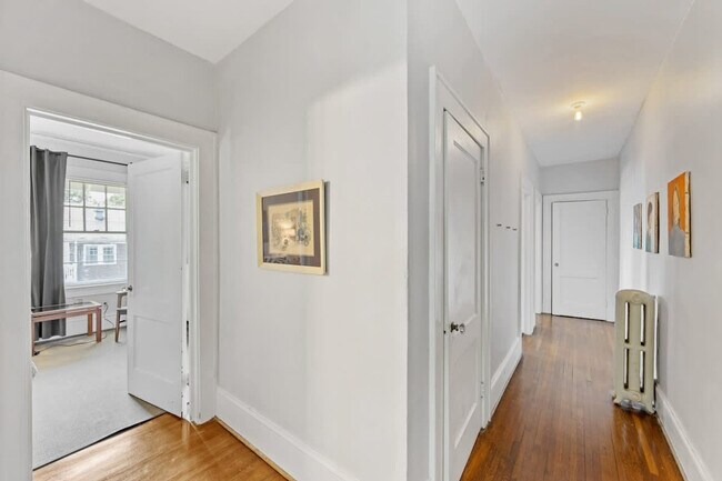 Building Photo - 536 Hawthorne Ln