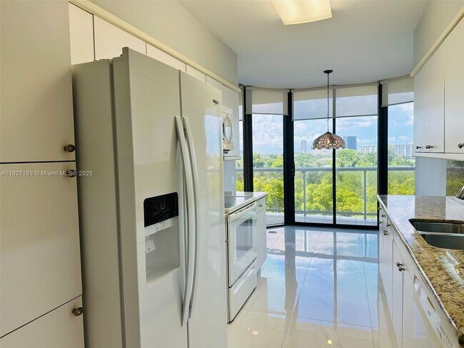 Building Photo - 3640 Yacht Club Dr