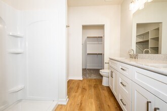 Building Photo - Beautifully Built 4 Bed Duplex!