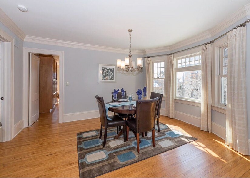 Building Photo - 1827 Kenwood Pky