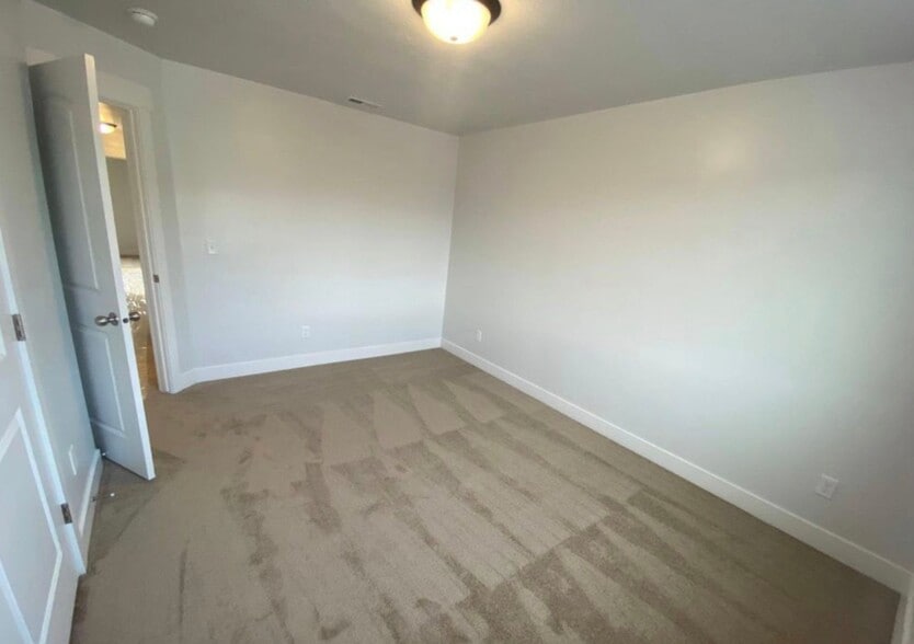 Building Photo - 16214 S Truss Dr