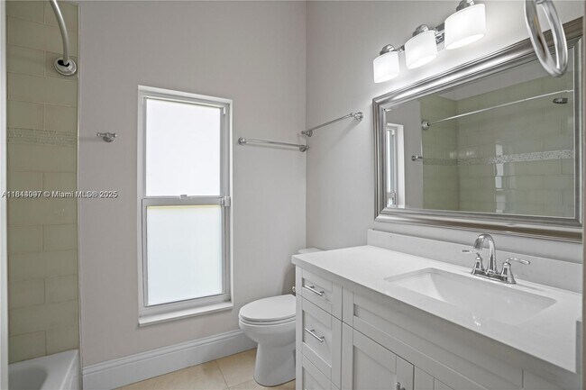 Building Photo - 720 Cypress Pointe Dr W