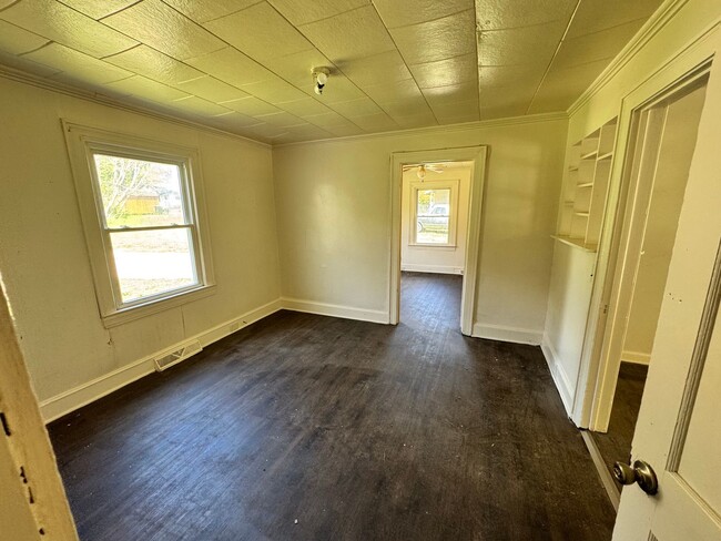Building Photo - 2/1 with extra space in Uptown Shelby, NC