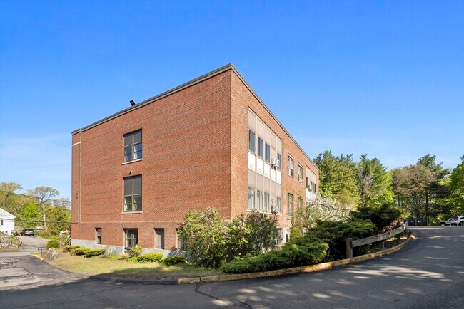 Building Photo - 61 Wright St