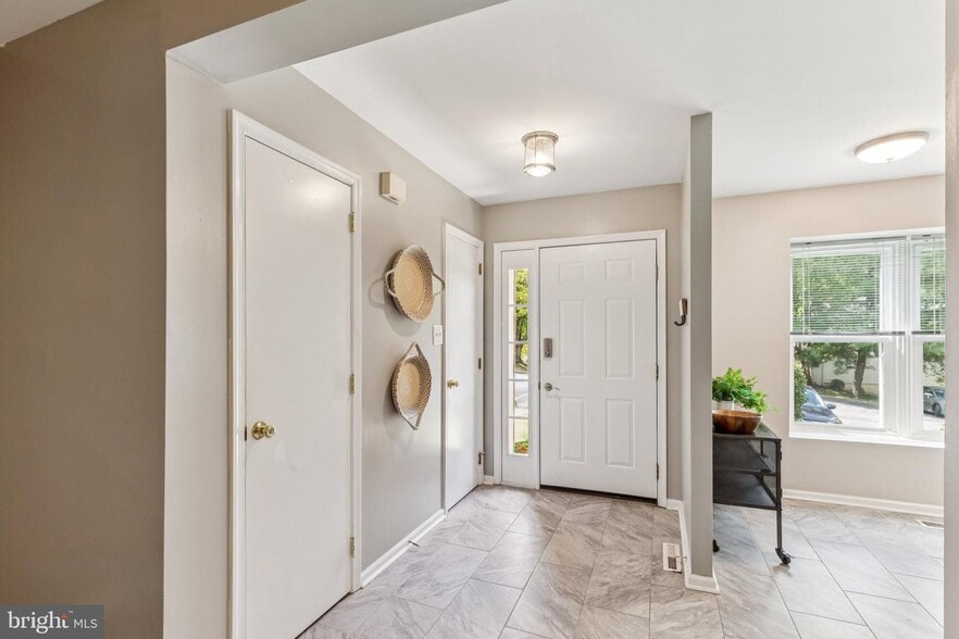 Front entrance - 81 Talbot Ct