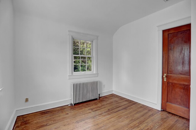 Building Photo - Charming & Upgraded 3BR Home in Arbutus wi...