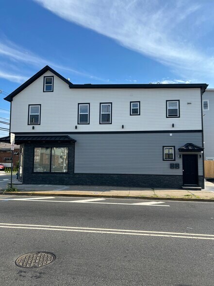 Building Photo - 331 Myrtle Ave