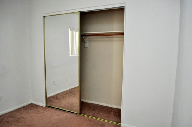 Building Photo - 452 Groft Way