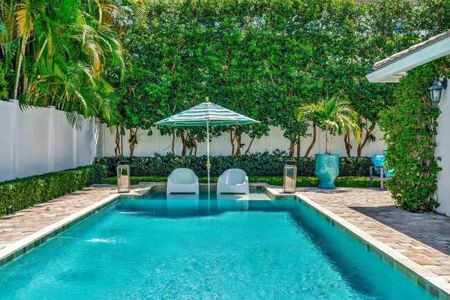 Building Photo - 136 Worth Ct S