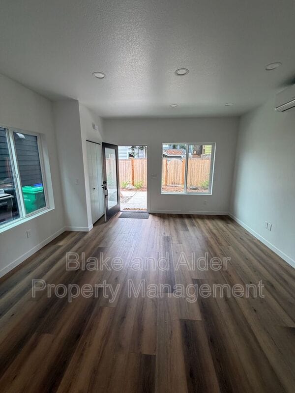 Building Photo - 3522 NE 44th Ave