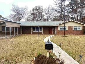 Building Photo - 409 Forest Lake Dr