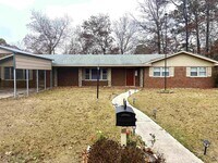 Building Photo - 409 Forest Lake Dr