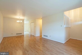 Building Photo - 506 St Albans Ct