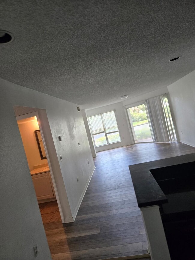 Building Photo - 10028 Strafford Oak Ct