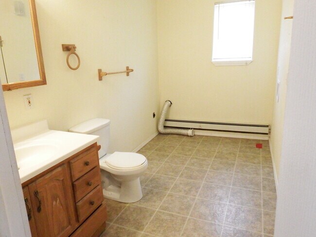 Building Photo - 1711-A Clearwater Rd