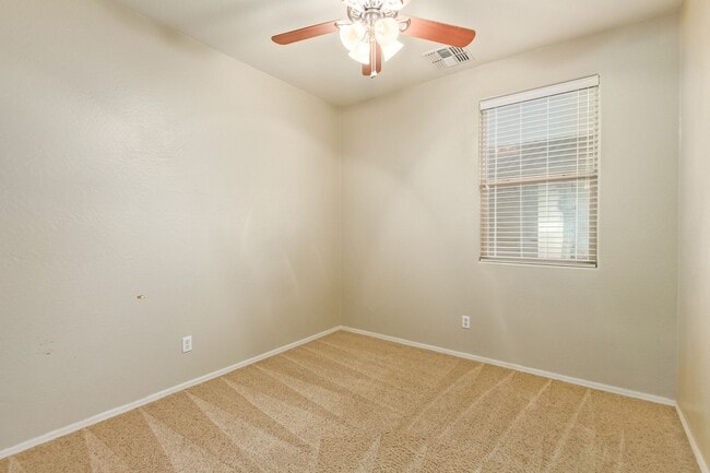 Building Photo - Attractive 3 bed, 2 bath home