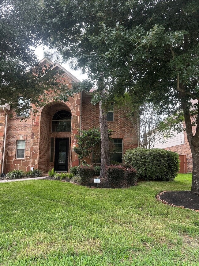 Building Photo - 13915 Sawmill Run Ln