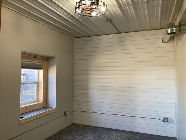 Building Photo - 219 6th St