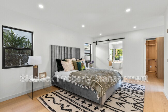 Building Photo - 1724 S Fairfax Ave