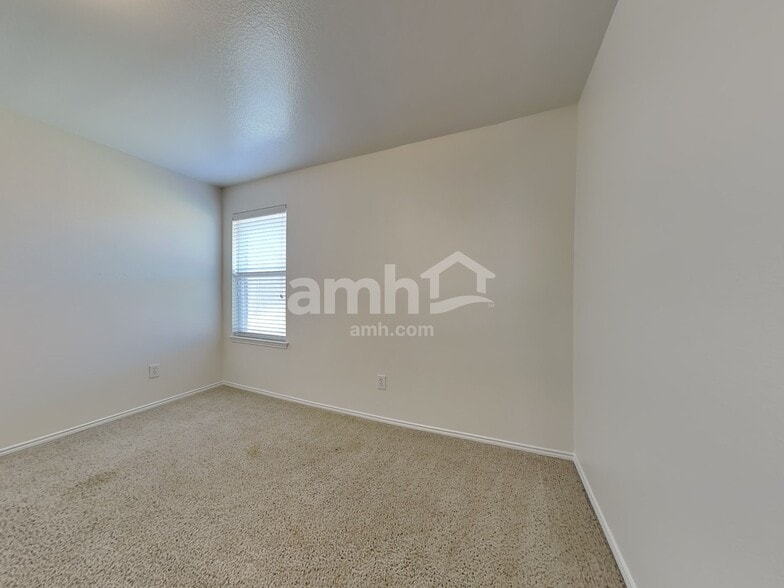 Building Photo - 63 Lantana Dr