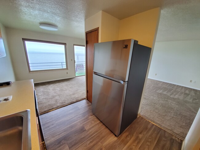 Building Photo - 250 Beach Pl