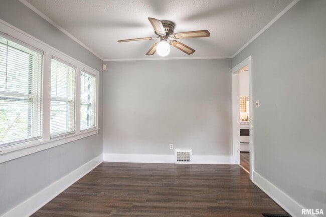 Building Photo - 4515 Drake Dr