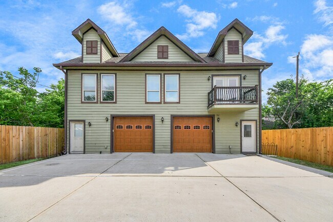 Primary Photo - 1561 Scharpe St