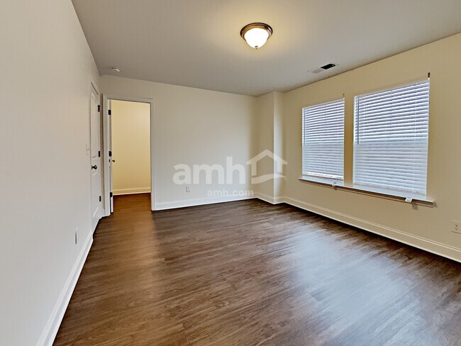 Building Photo - 212 Lake Vista Dr