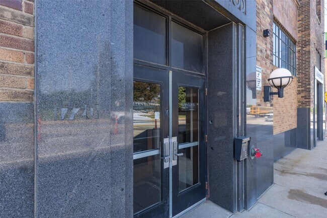 Building Photo - 1720 Chouteau Ave