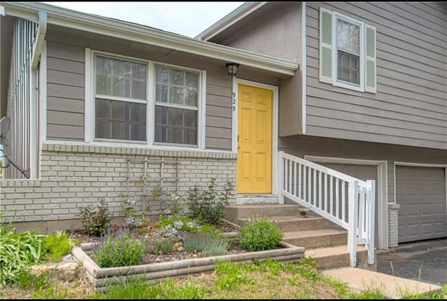 Primary Photo - 1013 N Jan-Mar Dr