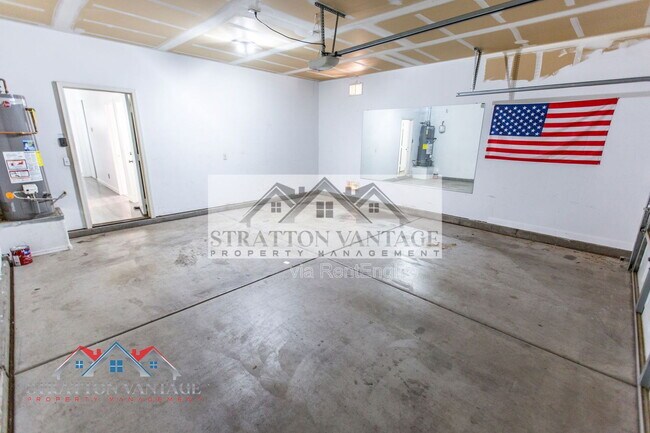 Building Photo - 16092 W Woodlands Ave