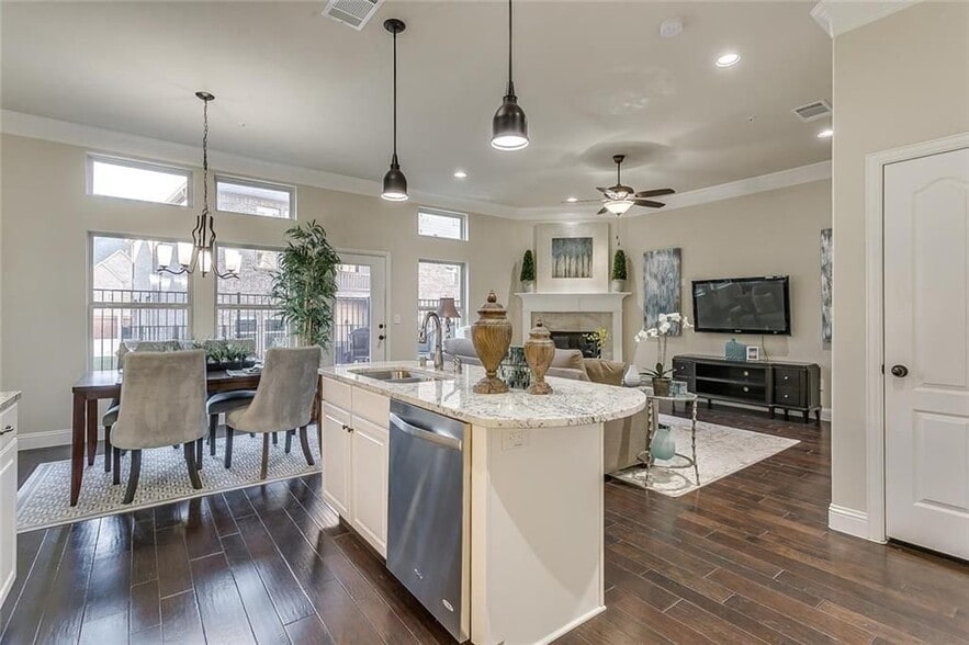 kitchen island with sink - 580 Hampshire Dr