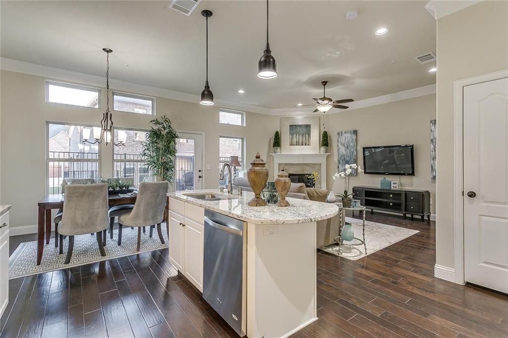 kitchen island with sink - 580 Hampshire Dr