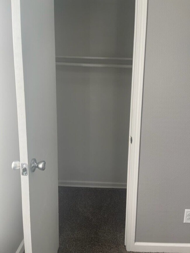 Building Photo - 3330 S Euclid St